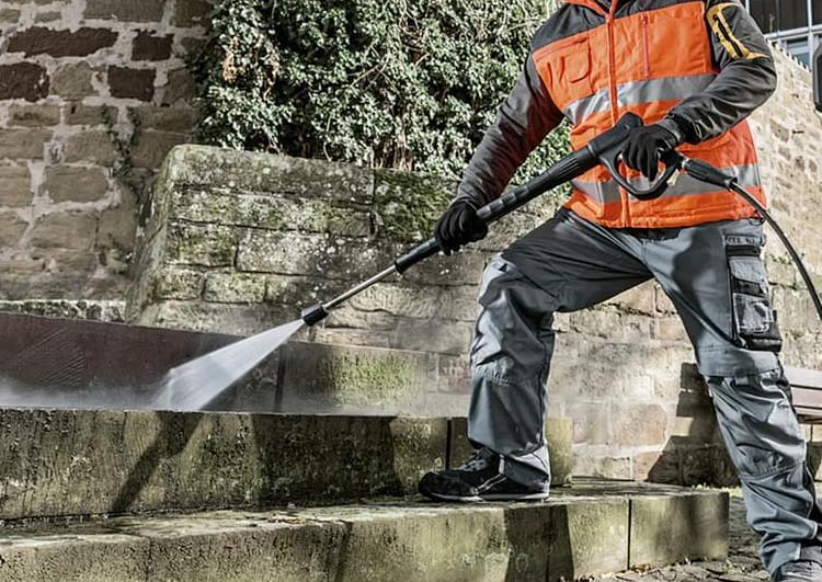 High pressure cleaning